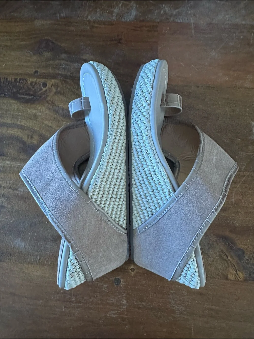 Donald Pliner Gyer Tan Suede Wedge Thong Sandals - Size 8